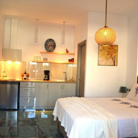 Golden Mile Studio-Apartment Ipsos Luaran gambar